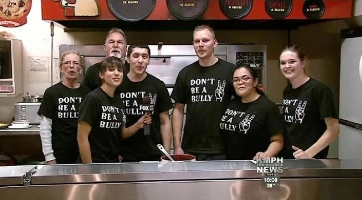 pizza shop T-shirt Don't be a Bully
